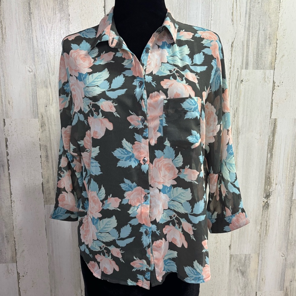 American Eagle Outfitters Semi-Sheer Floral Button-Up Blouse‎